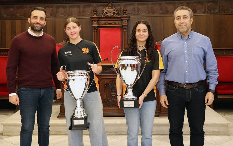 Homenatge municipal dedicat a Carla Morales i Yaiza Camacho per la Copa de la Reina d'hoquei
