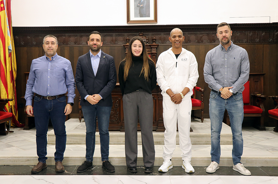 El Ayuntamiento de Sagunto reconoce a Clara López por el subcampeonato de España de boxeo profesional en su categoría