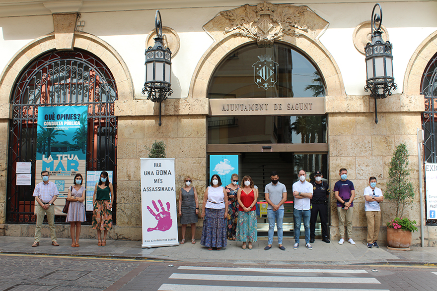 Sagunt guarda un minut de silenci en senyal de condemna i repulsa pel presumpte assassinat masclista perpetrat a Sevilla