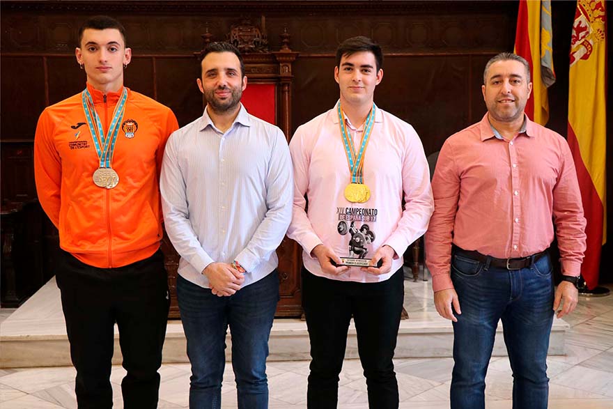 L'Ajuntament de Sagunt reconeix els mèrits esportius en halterofília de Sergio Munuera i Iago García Adell