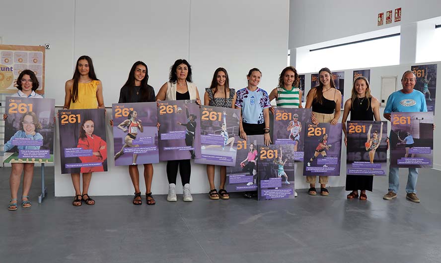 La delegació d'Activitat Física, Salut i Esports ha regalat les fotos del programa Dorsal 261 a les seues protagonistes