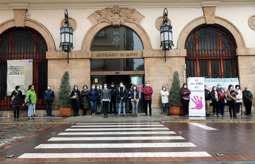 Sagunt guarda un minut de silenci en senyal de condemna i repulsa pel presumpte assassinat masclista ocorregut a Mallorca