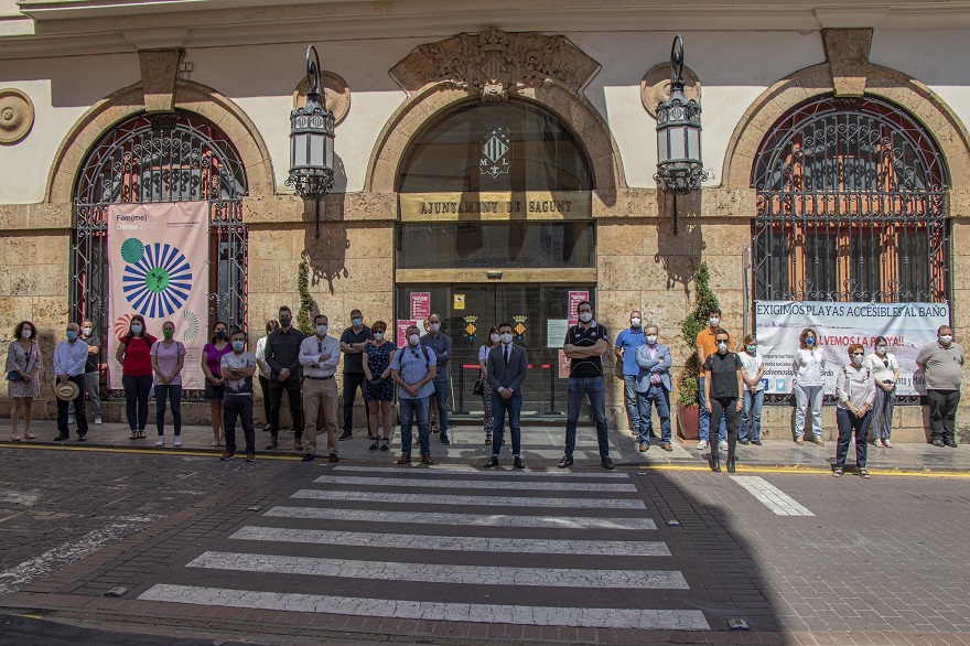 Sagunt guarda un minut de silenci en memòria de les víctimes del coronavirus