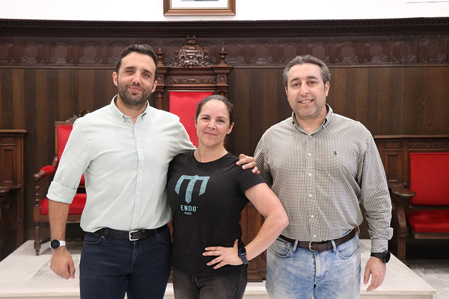 L'Ajuntament de Sagunt rep la campiona d'Europa de Força i Resistència de press de banca, Mariola Corega