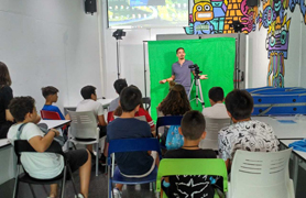 El Campus Youtuber se está desarrollando esta semana en el Casal Jove de Puerto de Sagunto