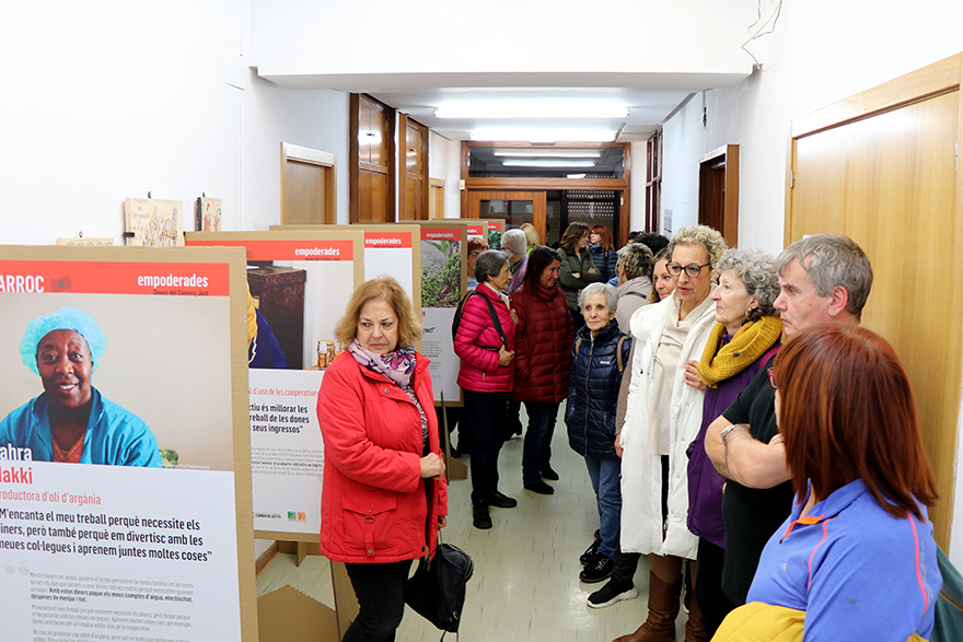 L’exposició 'Empoderades. Dones del Comerç Just' s’obri al públic amb un tast de productes