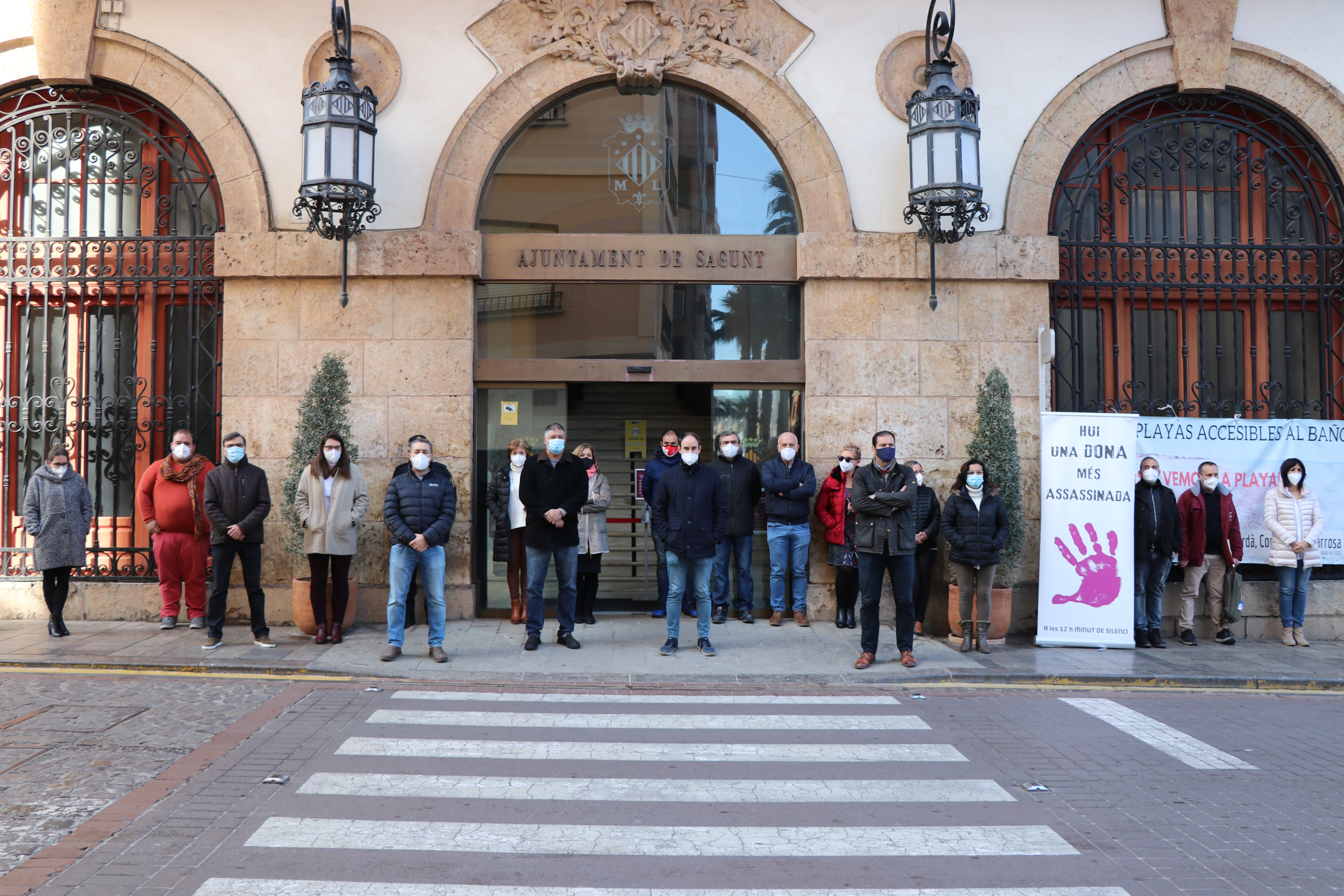 Sagunt guarda un minut de silenci en senyal de condemna i repulsa pel presumpte assassinat masclista ocorregut a Madrid