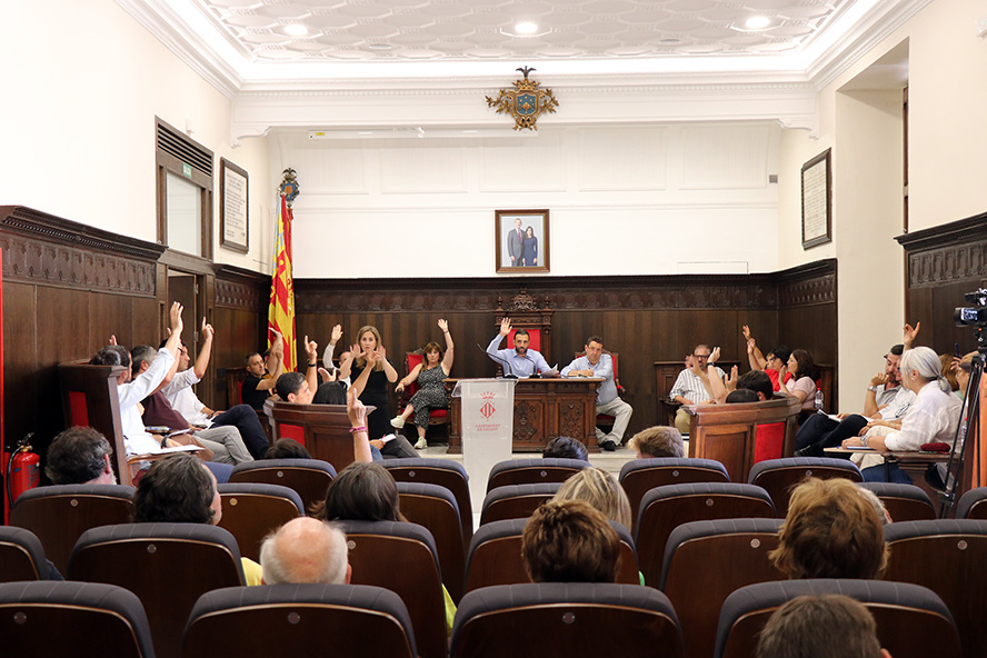 El pleno del Ayuntamiento de Sagunto reafirma su compromiso con los derechos del colectivo LGTBIQ+ con motivo del Orgullo 2026