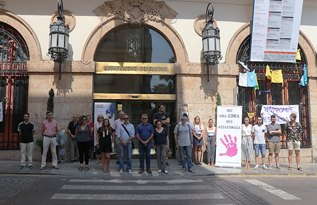 Sagunto guarda un minuto de silencio por el presunto asesinato machista ocurrido en Astorga, León