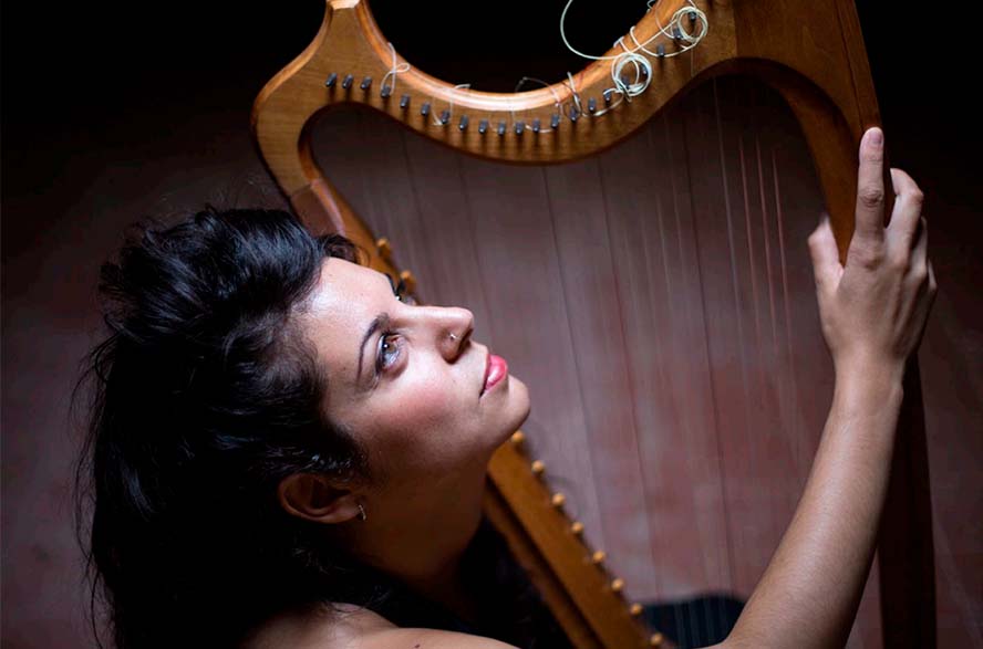 Un concert d’arpa sobre la vida del rei David ompli de música sacra l'Església de Begonya