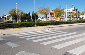 Las obras de accesibilidad de la calle Huertos y de la avenida Sindicalista Miguel Lluch se encuentran en una fase avanzada