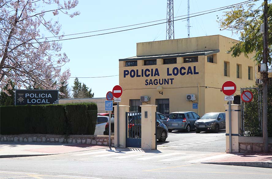 La Policia Local de Sagunt deté un home per un presumpte delicte de falsedat documental buscat per diversos jutjats d'Espanya