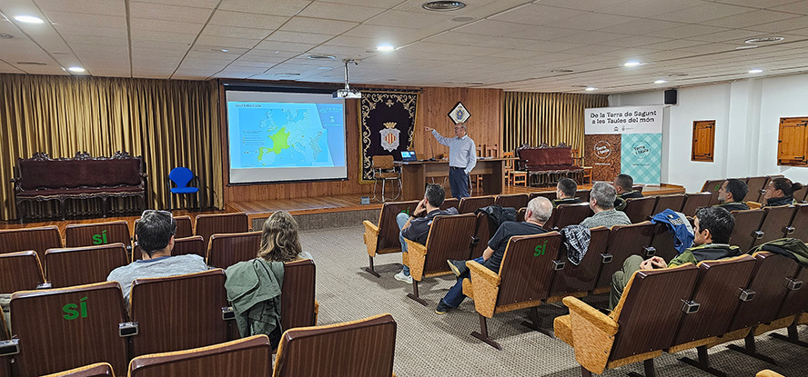 Els tècnics del Consell Local Agrari i la Guàrdia Rural reben una formació sobre la vespa asiàtica