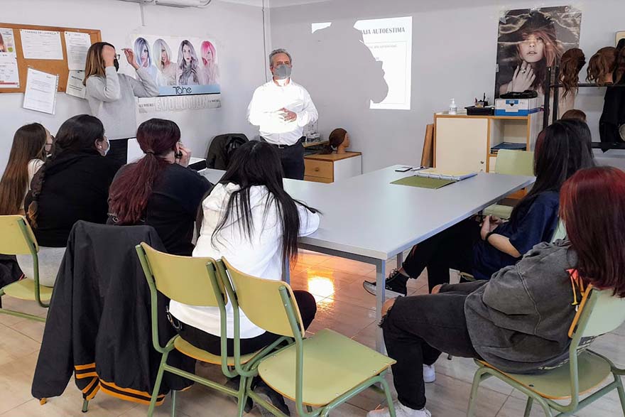 Els tallers d'Habilitats Socials i Autoestima es posen en marxa en el Programa d’Aula Compartida i de Qualificació Bàsica