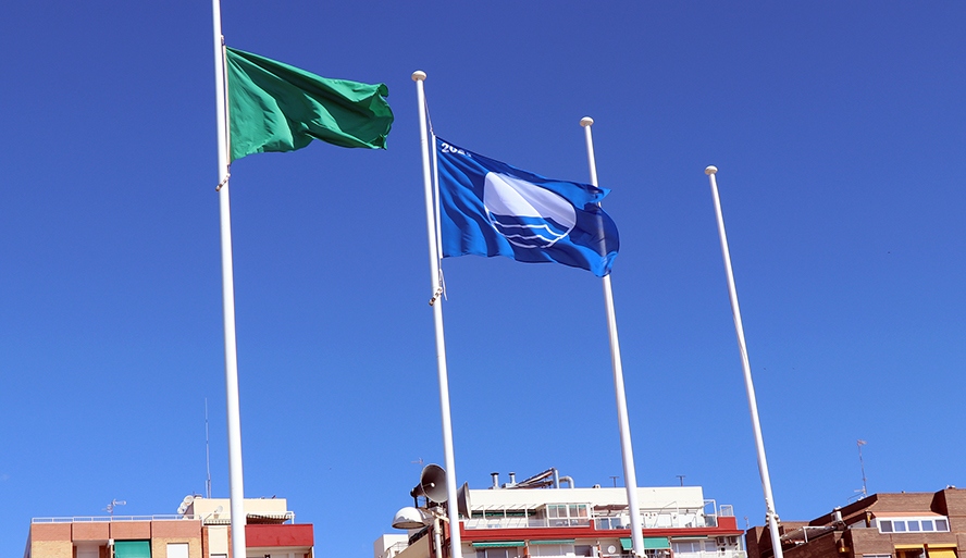 Les platges del Port de Sagunt, Corinto i Almardà renoven un any més la seua Bandera Blava