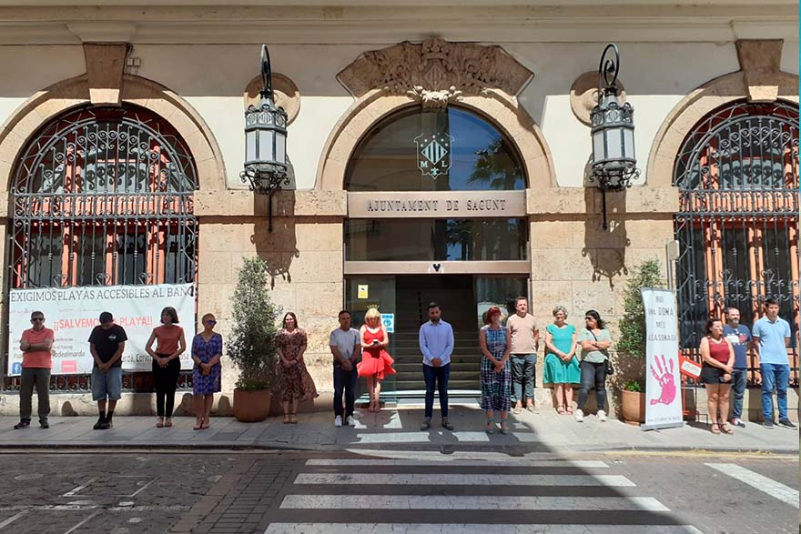 Sagunt guarda un minut de silenci en senyal de condemna i repulsa pel presumpte assassinat masclista perpetrat a Madrid