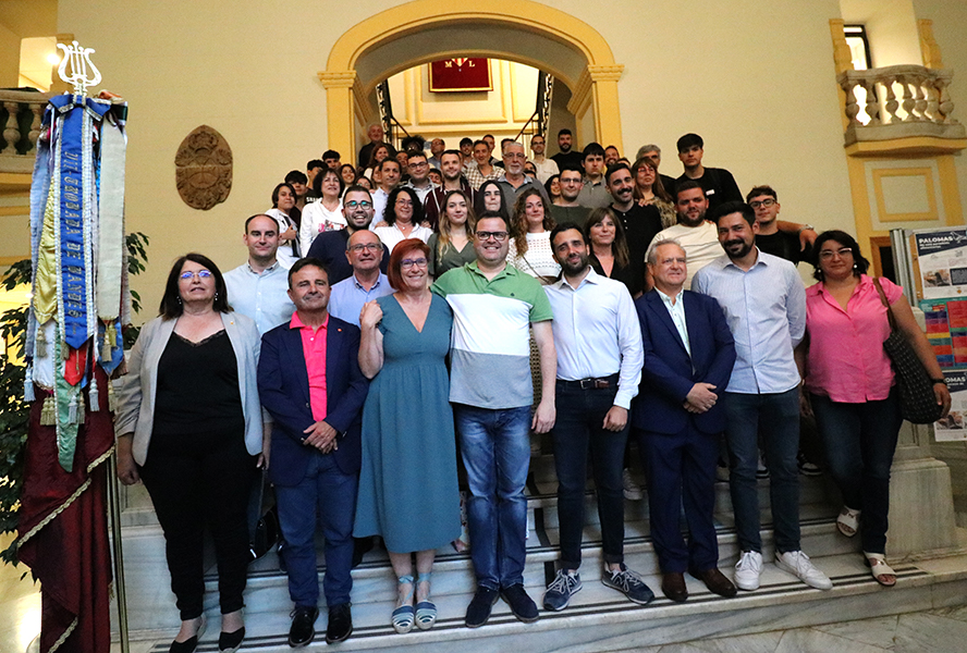 L'Ajuntament rep la Lira Saguntina per guanyar el 46 Certamen de Bandes de la Diputació de València