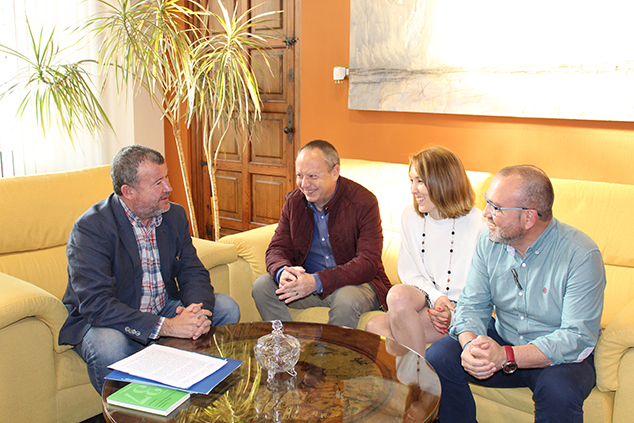 El alcalde recibe al secretario general de UGT-PV y a la secretaria intercomarcal en el Ayuntamiento de Sagunto