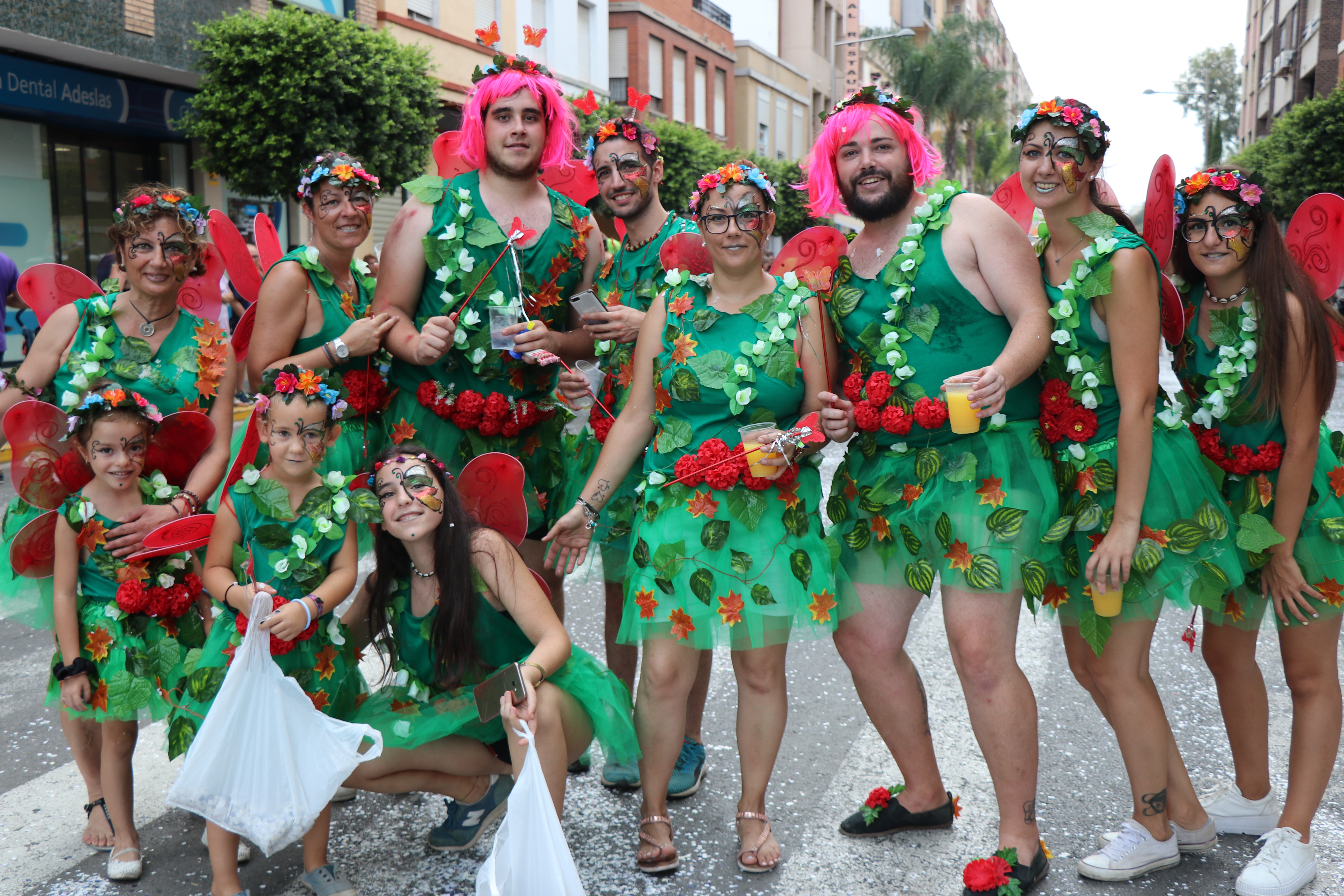 La Cabalgata del Humor llena de disfraces y música Puerto de Sagunto