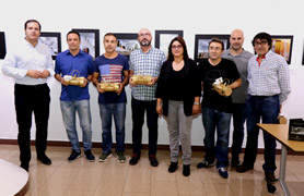 Turismo entrega los colchos personalizados a los ganadores del Concurso de Fotografía Turística