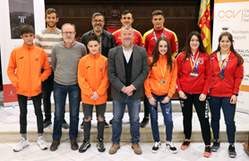 El Ayuntamiento de Sagunto homenajea a jóvenes luchadores del municipio con medallas