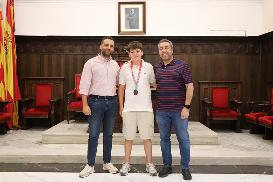El Consistorio de Sagunto homenajea a Marko Dukic por la plata en el Campeonato de España de Fútbol Sala sub-14