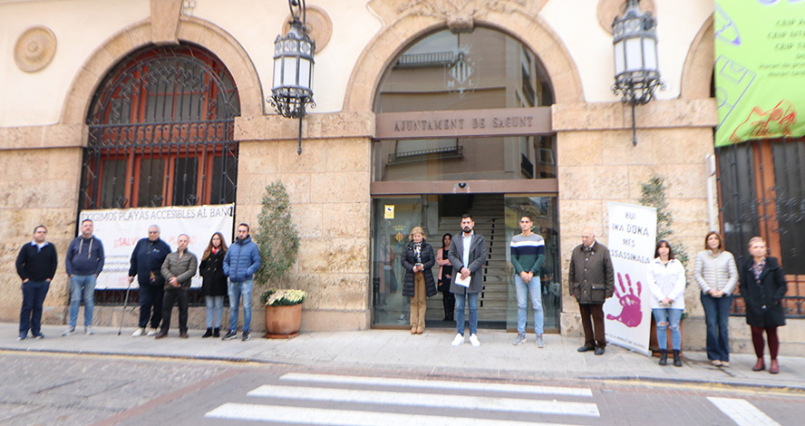 Sagunt guarda un minut de silenci en senyal de condemna i repulsa pels assassinats masclistes en el Puente de Vallecas i Carabanchel