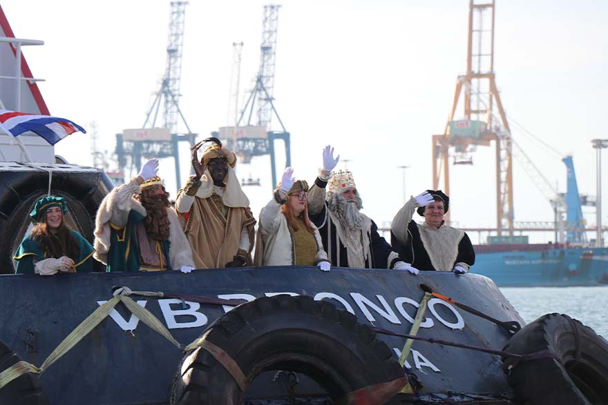 Sagunto recibe a los Reyes Magos en el puerto marítimo