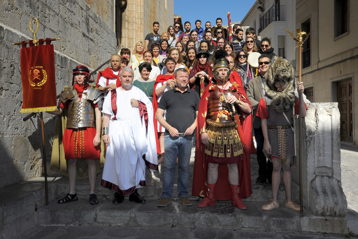 L'alcalde de Sagunt i el delegat de Cultura acompanyen als assistents a les III Jornades de Literatura, Territori i Educació en una ruta històrico-literària