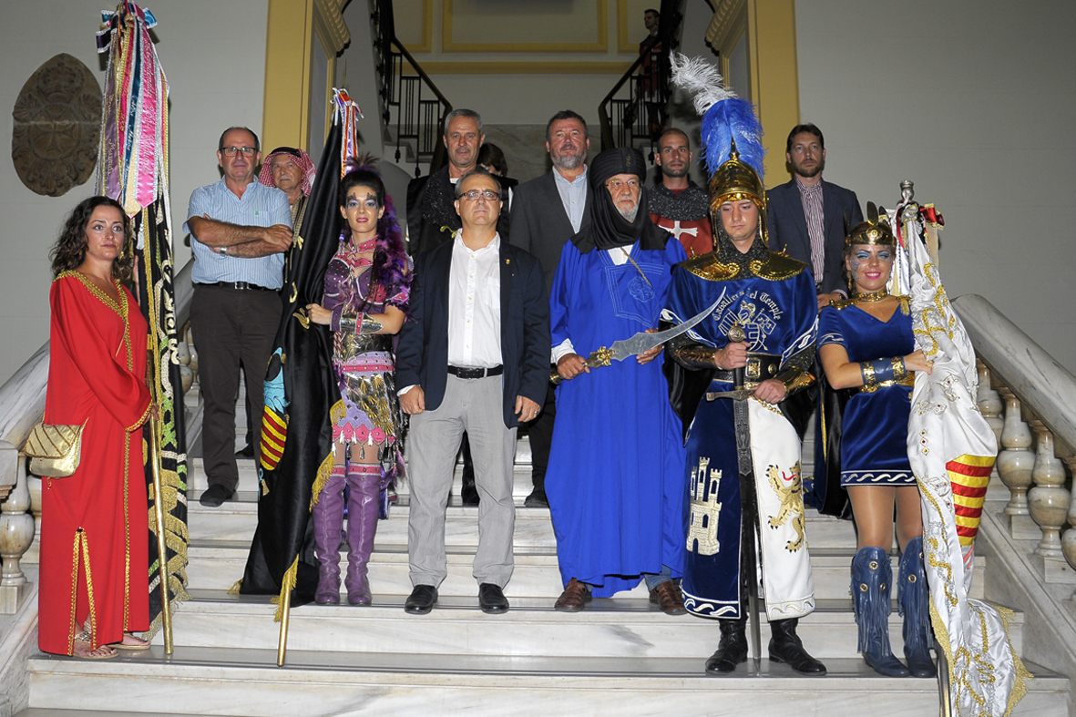 Los Moros y Cristianos inundaron las calles de Sagunto de gran ambiente festivo