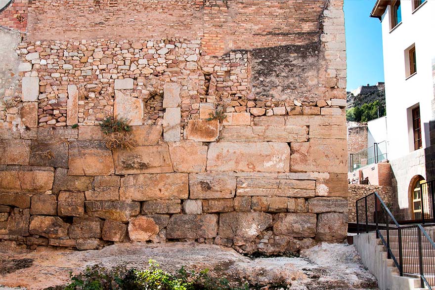 L'Ajuntament consolida i restaura el mur del Temple de Diana i el micvé de la Casa dels Berenguer