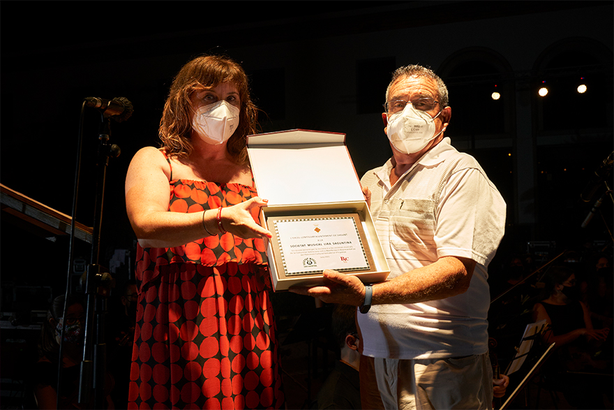 L'Ajuntament de Sagunt entrega a la Societat Musical Lira Saguntina una placa commemorativa