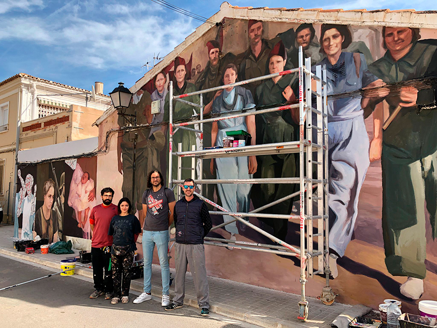 Els artistes Furyo i Sucri reten homenatge a María 'La Jabalina' amb un mural en el Festival Més que Murs