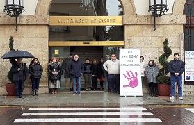 Sagunt guarda un minut de silenci en senyal de condemna i repulsa pel presumpte assassinat masclista ocorregut a Terrassa