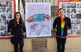 El artista Zarva Barroso llena de besos el área de Igualdad