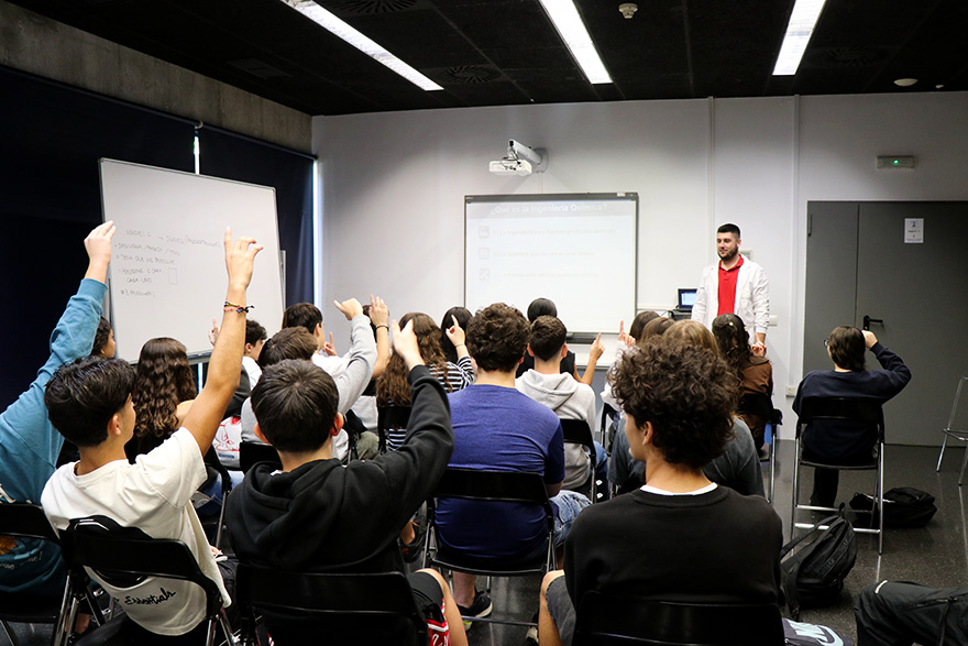 El Ayuntamiento de Sagunto colabora con la UJI para acercar la ciencia al alumnado de Secundaria con el proyecto ‘Connecta amb la ciència’