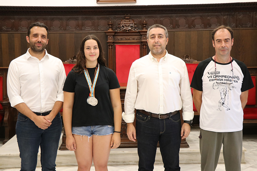 El Consistorio reconoce a la halterista Alicia Munuera por su segunda posición en el campeonato de España sub 17 