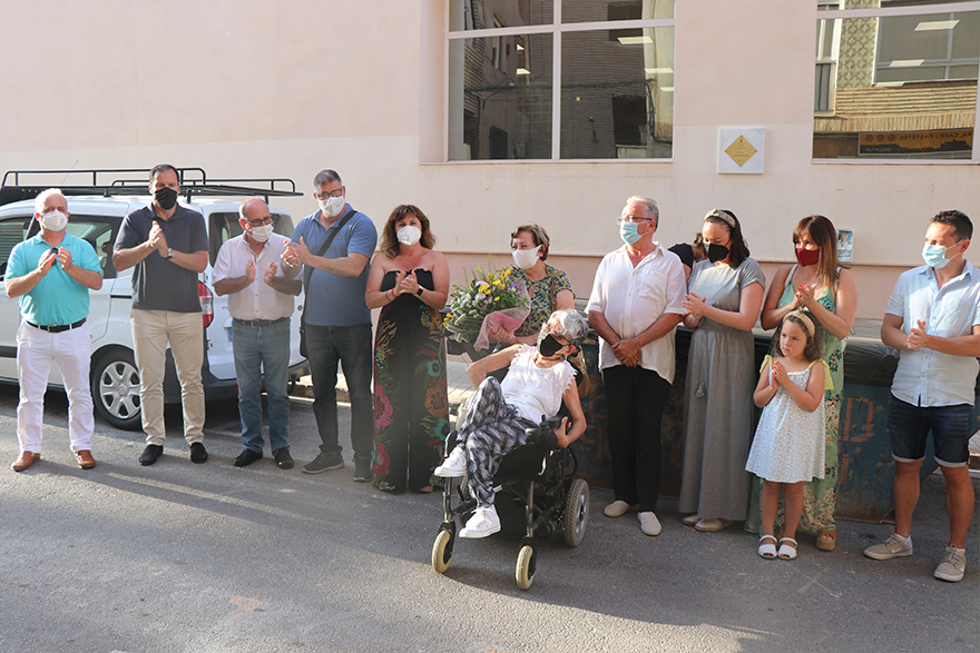 L'Ajuntament de Sagunt col·loca una placa commemorativa en honor a Marianet on tenia el seu quiosc