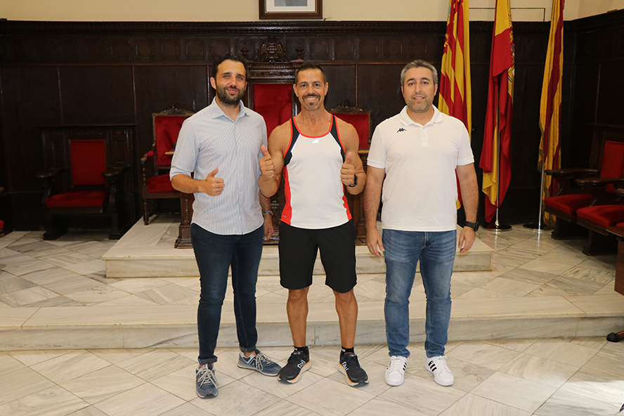L'Ajuntament rep el guardonat culturista i campió del món José María García