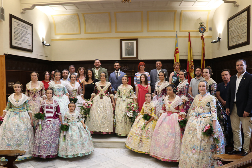 Claudia Ramón i Maite Nebot ja han sigut proclamades com a Falleres Majors de Sagunt 2023 per l’alcalde en l’Ajuntament de Sagunt