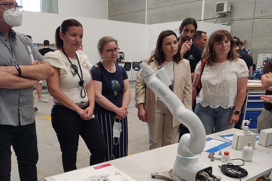 L'Ajuntament de Sagunt visita les instal·lacions de formació de Thyssenkrupp en la seua jornada de portes obertes