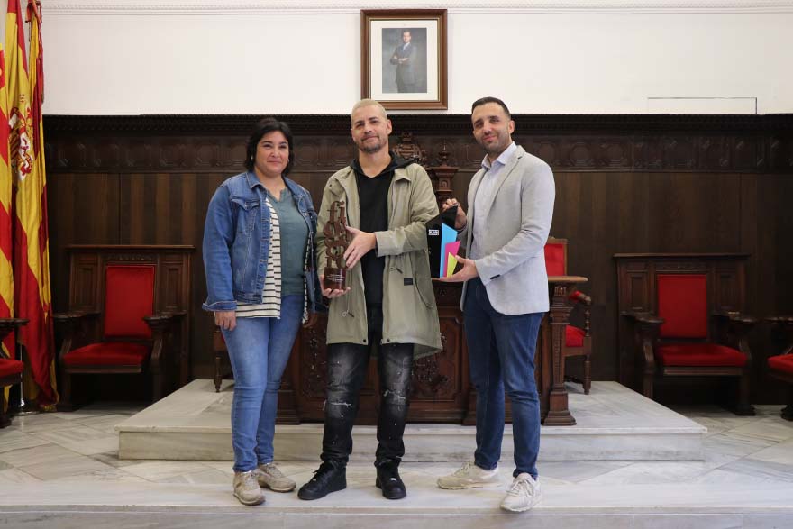 El Ayuntamiento de Sagunto reconoce el mérito del prestigioso peluquero José Moyano que ha logrado dos premios internacionales recientemente