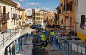 La delegación de Mantenimiento y Aigües de Sagunt intervienen en la adecuación de las calles 2 de Mayo y Mariano Mestre