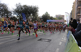   Vora 2000 atletes van recórrer els carrers de la ciutat en la XXXV Mitja Marató del Port de Sagunt