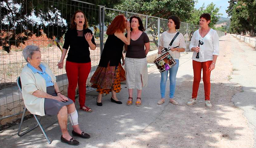 El Centre Cívic acull des d'esta vesprada l'exposició De coros, danzas y desmemoria