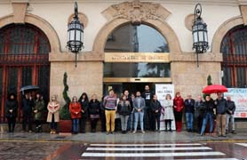 Sagunt guarda un minut de silenci en senyal de condemna i repulsa per l’últim presumpte assassinat masclista d’una veïna d’Estivella