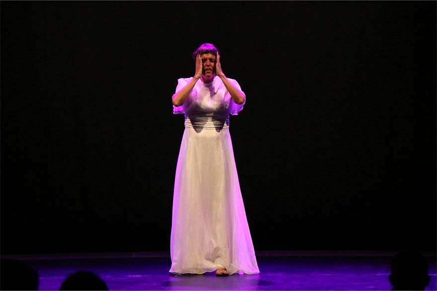 Alumnat i ciutadania de tot el municipi van assistir al taller 'Bésame 2.0' de l'artista Pepa Cases