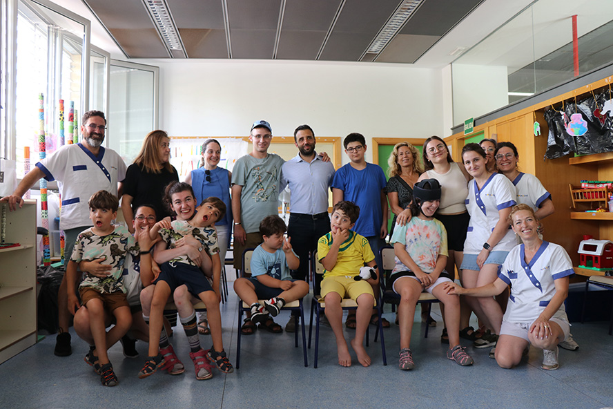 L'alcalde de Sagunt i la regidora de Serveis Socials visiten les quinze persones amb discapacitat que participen en el Diverestiu