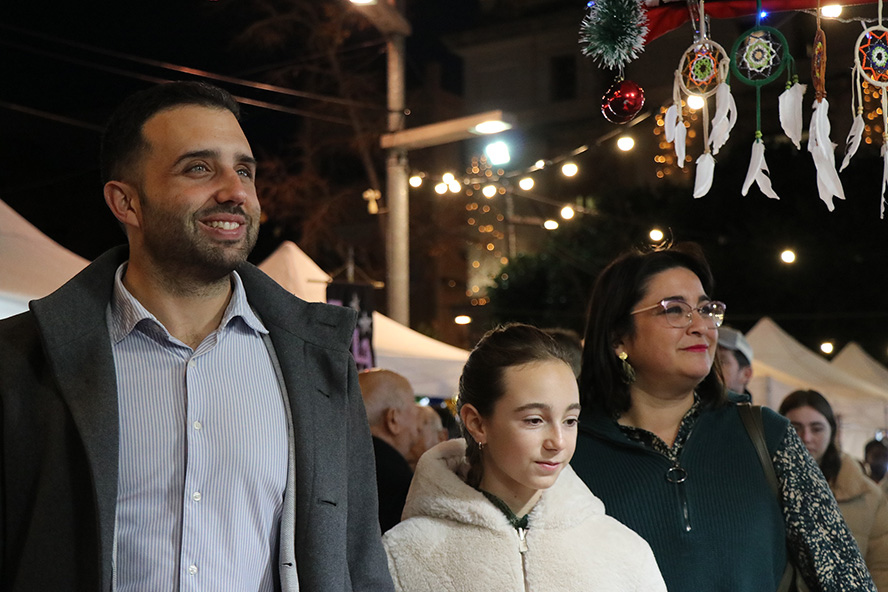 Obert el Mercat de Reis en la plaça Cronista Chabret