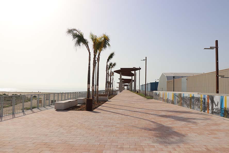 El nou passeig del port de Sagunt s'ha obert a la ciutadania